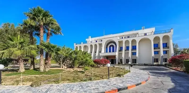 نمای هتل آفتاب شرق در کیش