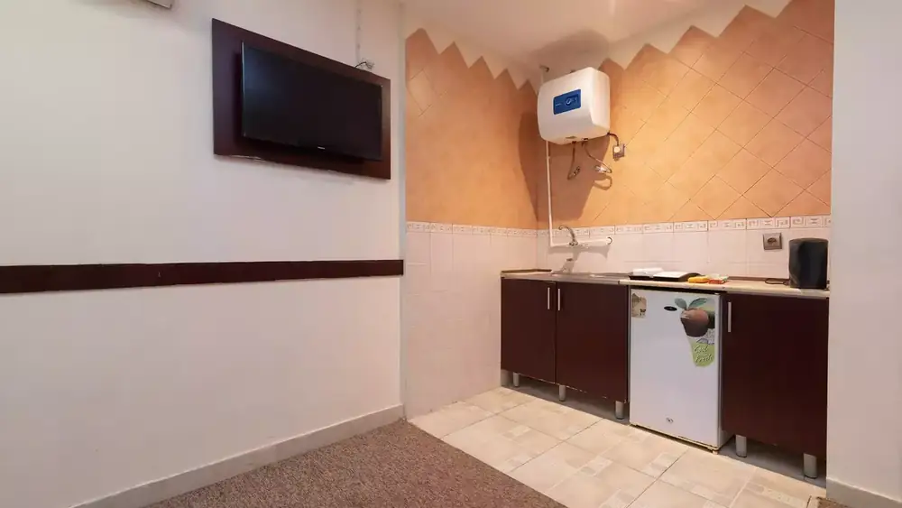 هتل تعطیلات - بندانگشتی 4