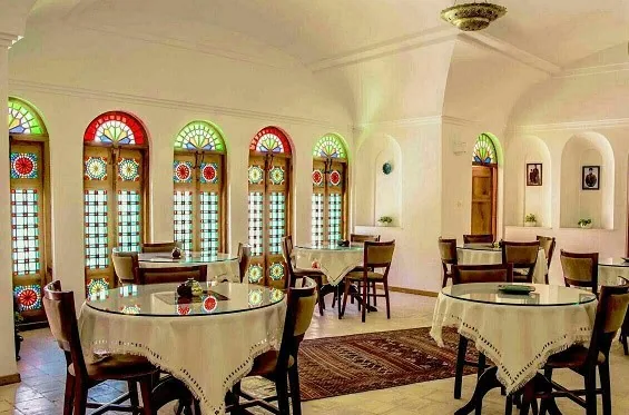 هتل تاریخی خانه آقازاده ابرکوه - بندانگشتی 2