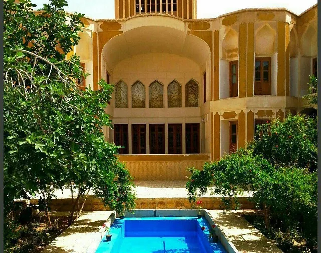 هتل تاریخی خانه آقازاده ابرکوه - بندانگشتی 6