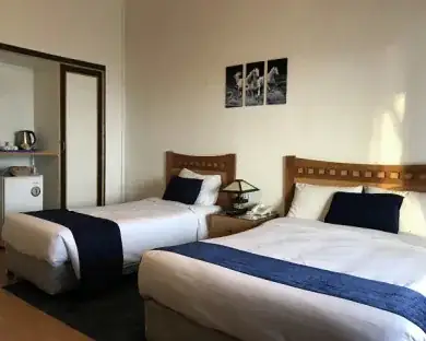 هتل سفیدکنار - بندانگشتی 4