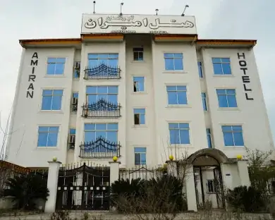 نمای هتل آپارتمان امیران بندرانزلی در بندر انزلی