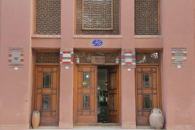 هتل ارگ تاریخی گوگد گلپایگان - بندانگشتی 3