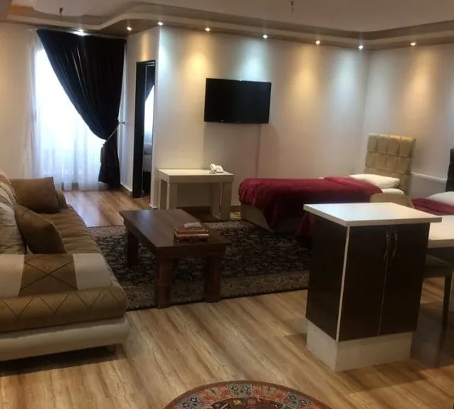 سوئیت پنج نفره vip (چهار تخته+ کاناپه تخت شو)