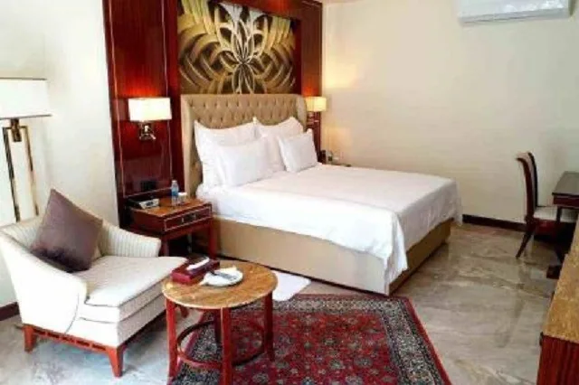 کابانا دو نفره در محوطه باغ