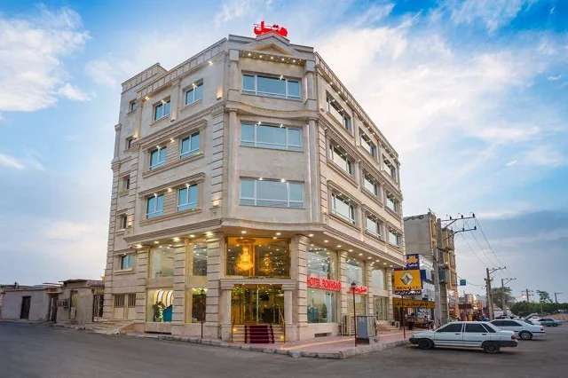 نمای هتل رخسار قشم در قشم