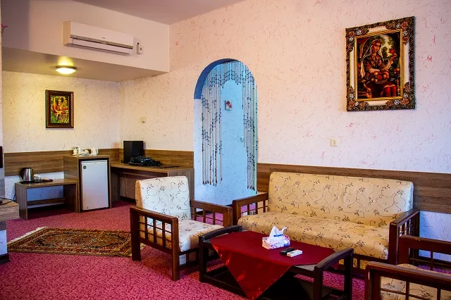 سوئیت نرمال چهار نفره (سه تخته+سرویس اضافه)
