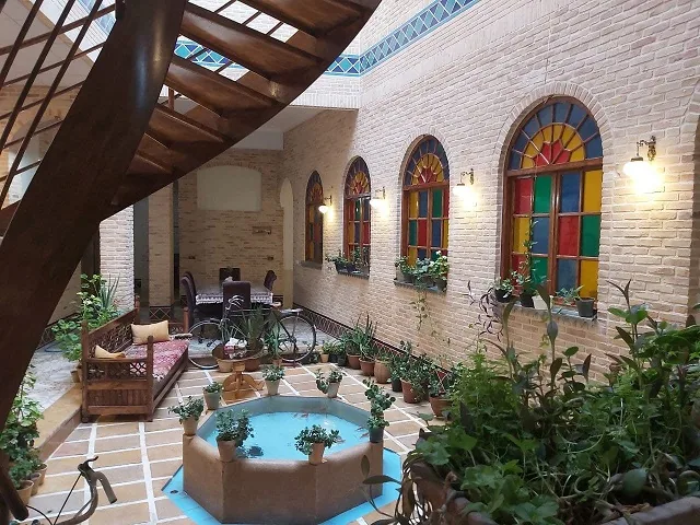 هتل درباری شیراز - بندانگشتی 5