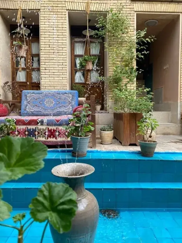 هتل ماه منیر شیراز - بندانگشتی 4