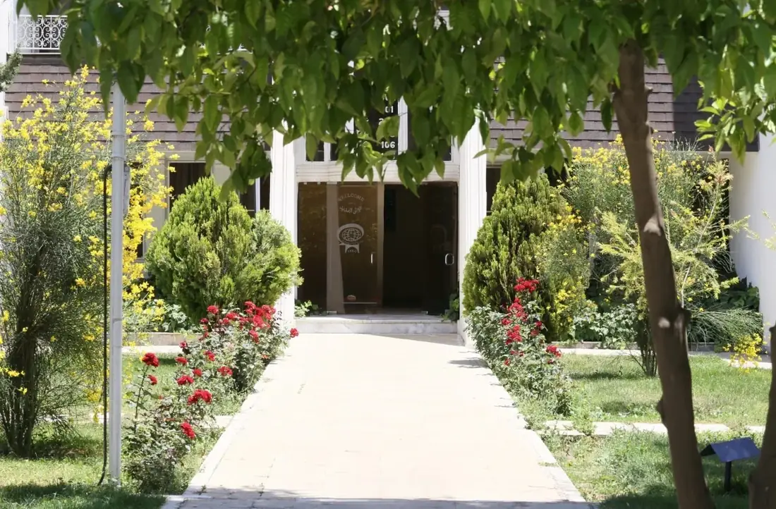 هتل مجتمع جهانگردی شیراز - بندانگشتی 2