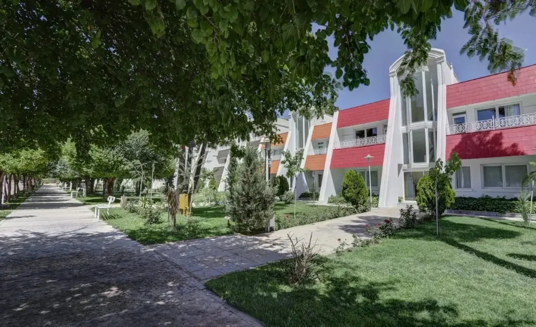 نمای هتل مجتمع جهانگردی شیراز در شیراز