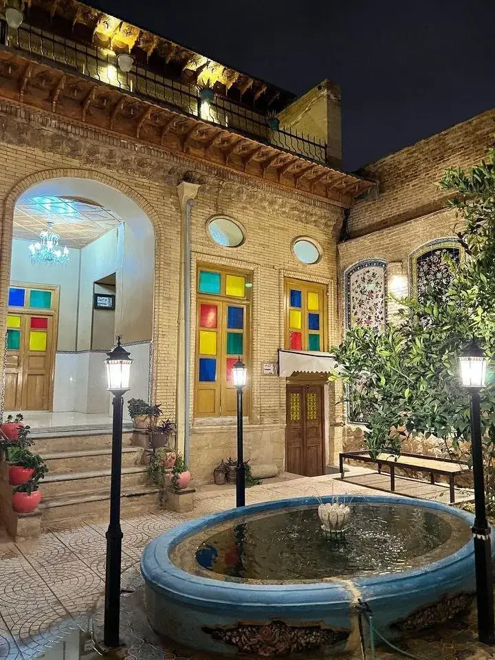 هتل سنتی نیایش شیراز - بندانگشتی 2