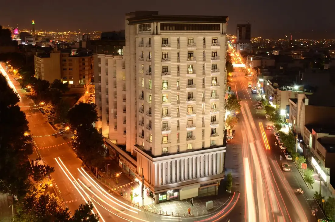 نمای هتل بزرگ تهران در تهران