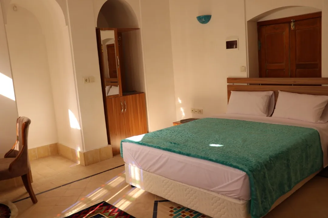 اتاق دو تخته دبل (بدون سرویس بهداشتی )