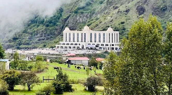 نمای هتل حیران آستارا در آستارا