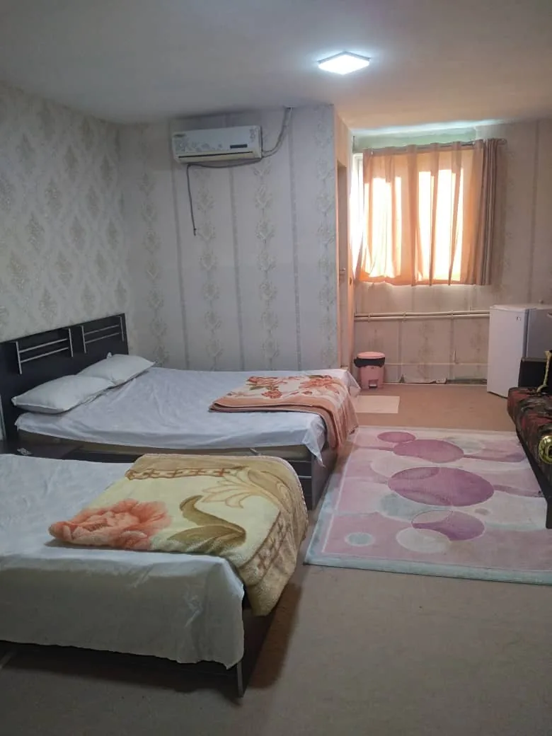 اتاق چهار تخته ( سه تخته + کاناپه تخت شو )