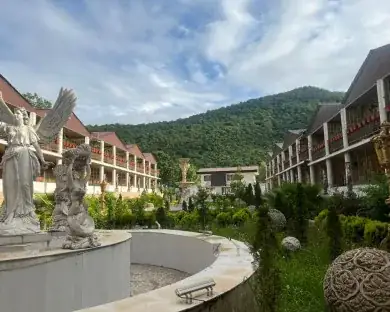 نمای هتل کاخ امیران چالوس در چالوس