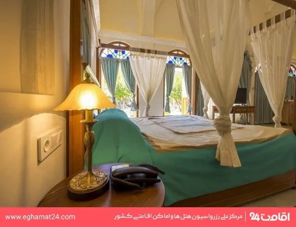 اتاق سه تخته شاه نشین(دوتخته+کف خواب)