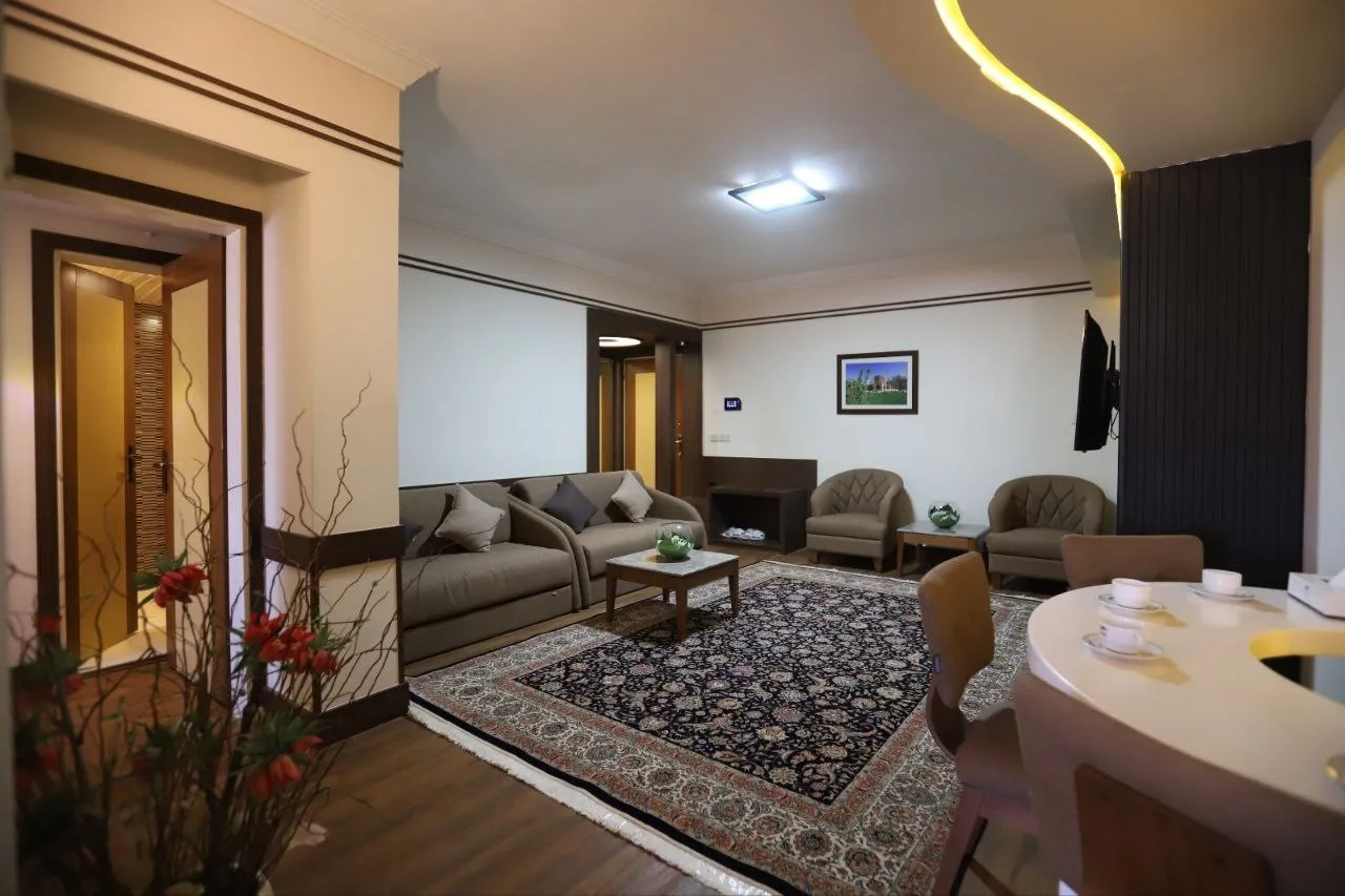 آپارتمان دو خوابه شش نفره