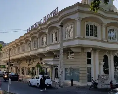 نمای هتل پامچال در رشت