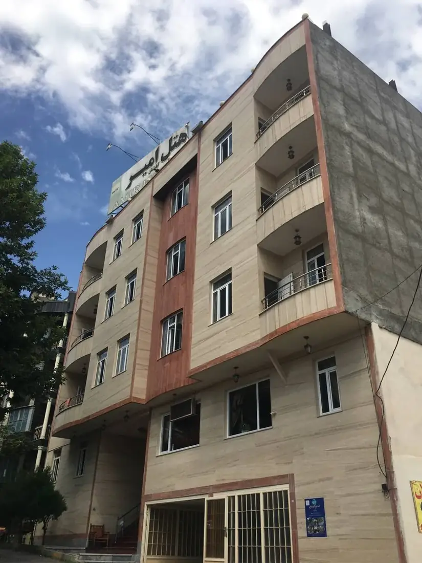 نمای هتل آپارتمان امیر سرعین در سرعین