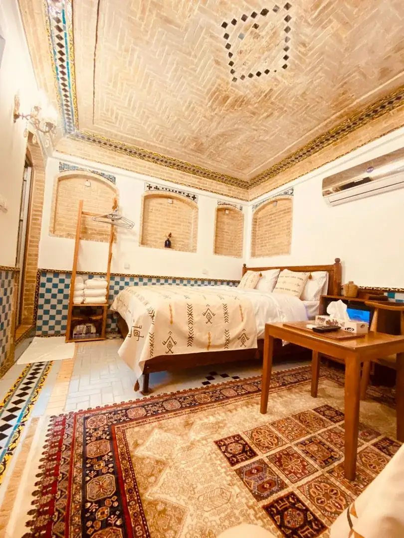 اتاق سه تخته پروین