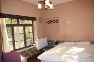 اتاق دو تخته نیما یوشیج