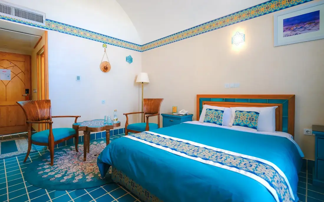 اتاق دوتخته دابل بالکندار رو به خیابان