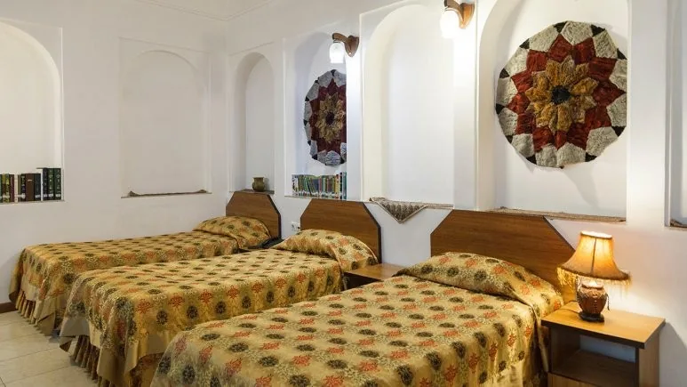 اتاق سه تخته زیر زمین